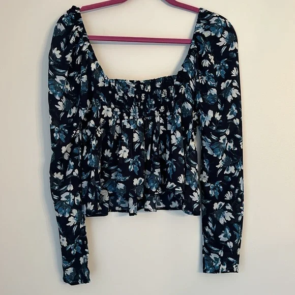 Abercrombie & Fitch Navy Flowy Floral Cropped Blouse Size Small NWT - Picture 6 of 7